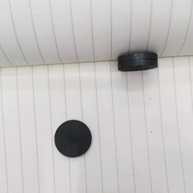 厂家直销 黑色圆形磁铁 铁氧体圆片 冰箱贴磁铁D20*3MM
