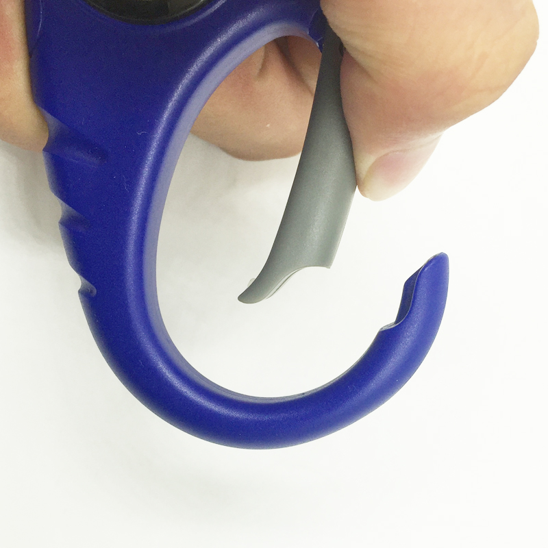 (Jinghui) Factory Direct Sale Outdoor sports hook-type compass Camping Quick Hook KC-35 Application Scenario