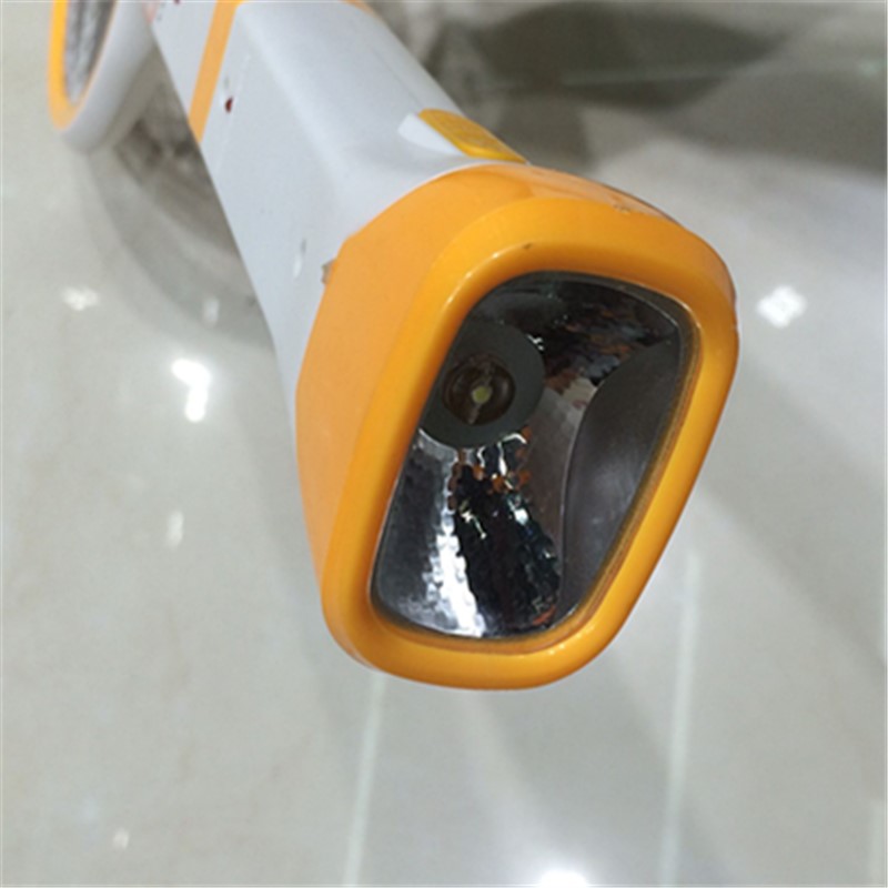 CY789A manufacturer is promoting the wholesale of a new type of detachable flashlight rechargeable mosquito swatter for home use Application Scenario