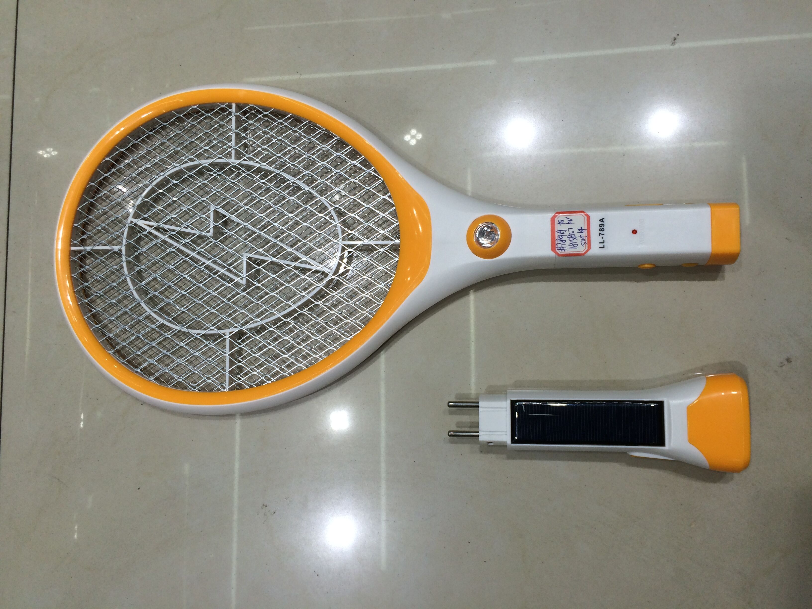 CY789A manufacturer is promoting the wholesale of a new type of detachable flashlight rechargeable mosquito swatter for home use