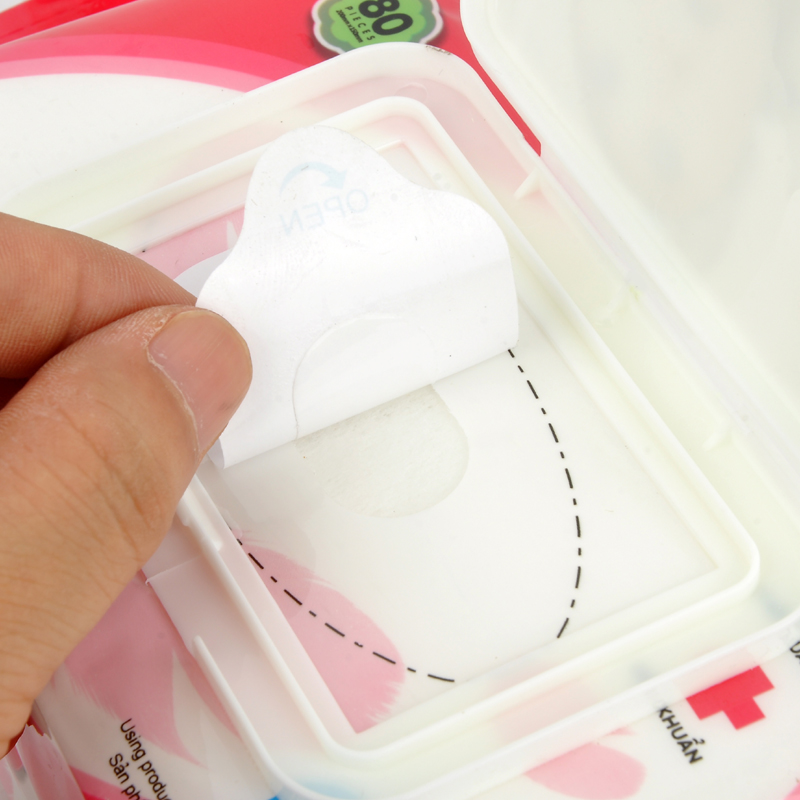 80 pieces of baby wet wipes with pearl patterns Application Scenario