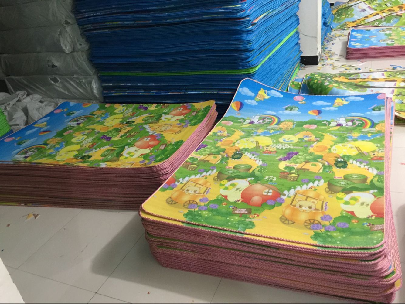 120*180cm(0.8cm thick, double-sided) baby mat, climbing mat, children's anti-drop play mat, PE mat, foam mat Application Scenario