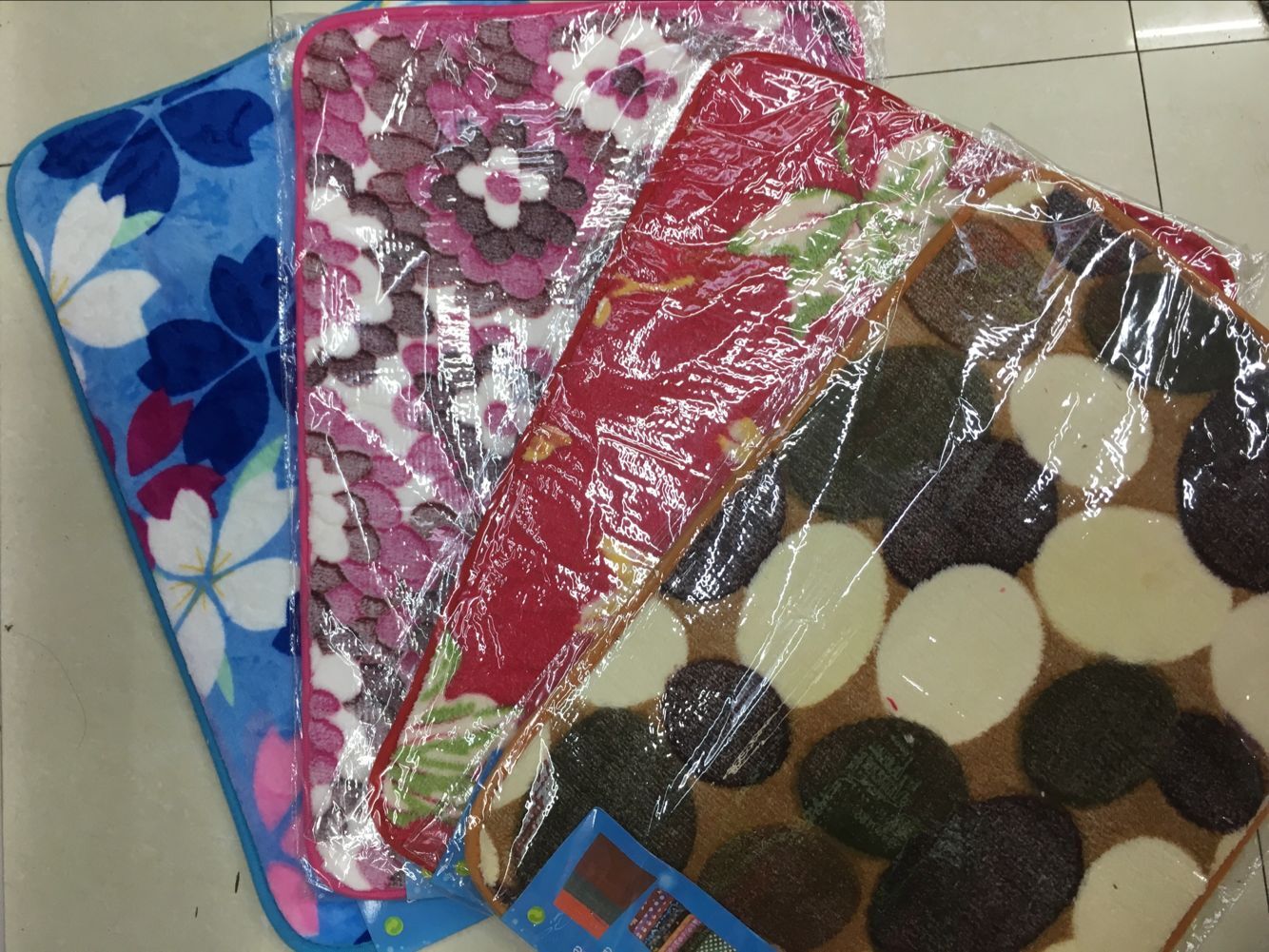 New best-selling 0.7cm thick coral fleece floor mat, flannel floor mat, water-absorbing anti-slip door mat, floor mat, indoor mat, kitchen mat details Picture