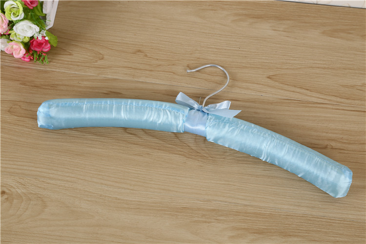 Cover Cloth Rack Anti-Scratch Non-Slip Sponge Clothes Support High-Grade Imitation Silk Hanger Application Scenario