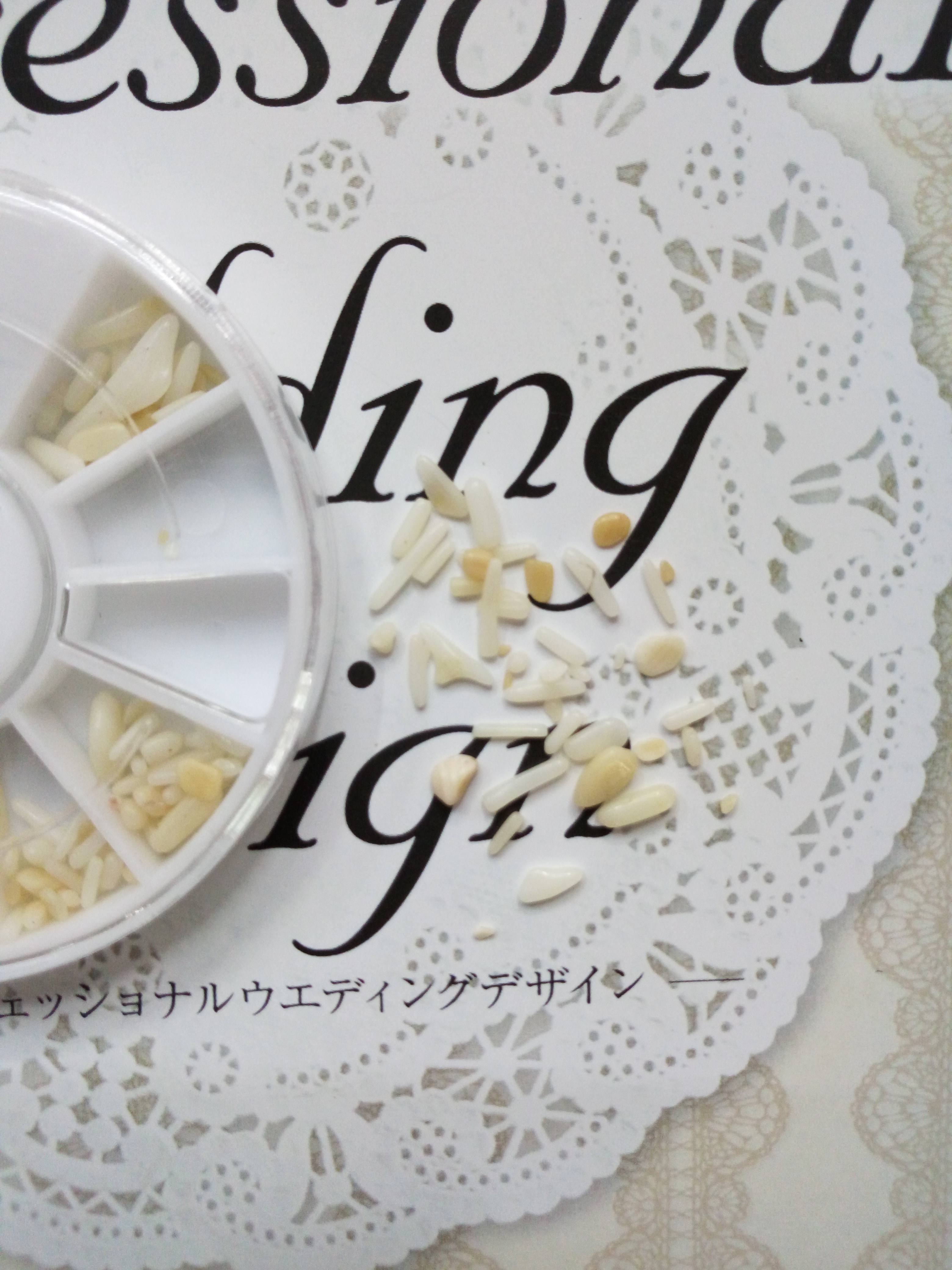 新款美甲日系饰品 珊瑚碎石头 日系光疗美甲饰品 个性珊瑚石细节图