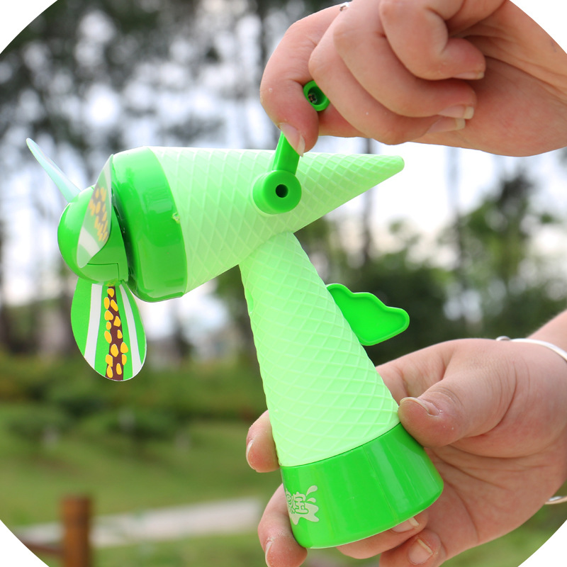 夏季儿童手摇风扇 创意儿童甜筒喷雾风扇手持小风扇产品图