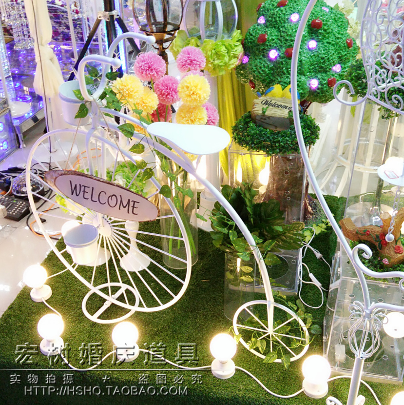 New iron bicycle ornaments, large white bicycle sign-in desk, welcome area decoration, wedding props Application Scenario