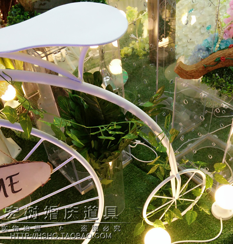 New iron bicycle ornaments, large white bicycle sign-in desk, welcome area decoration, wedding props details Picture