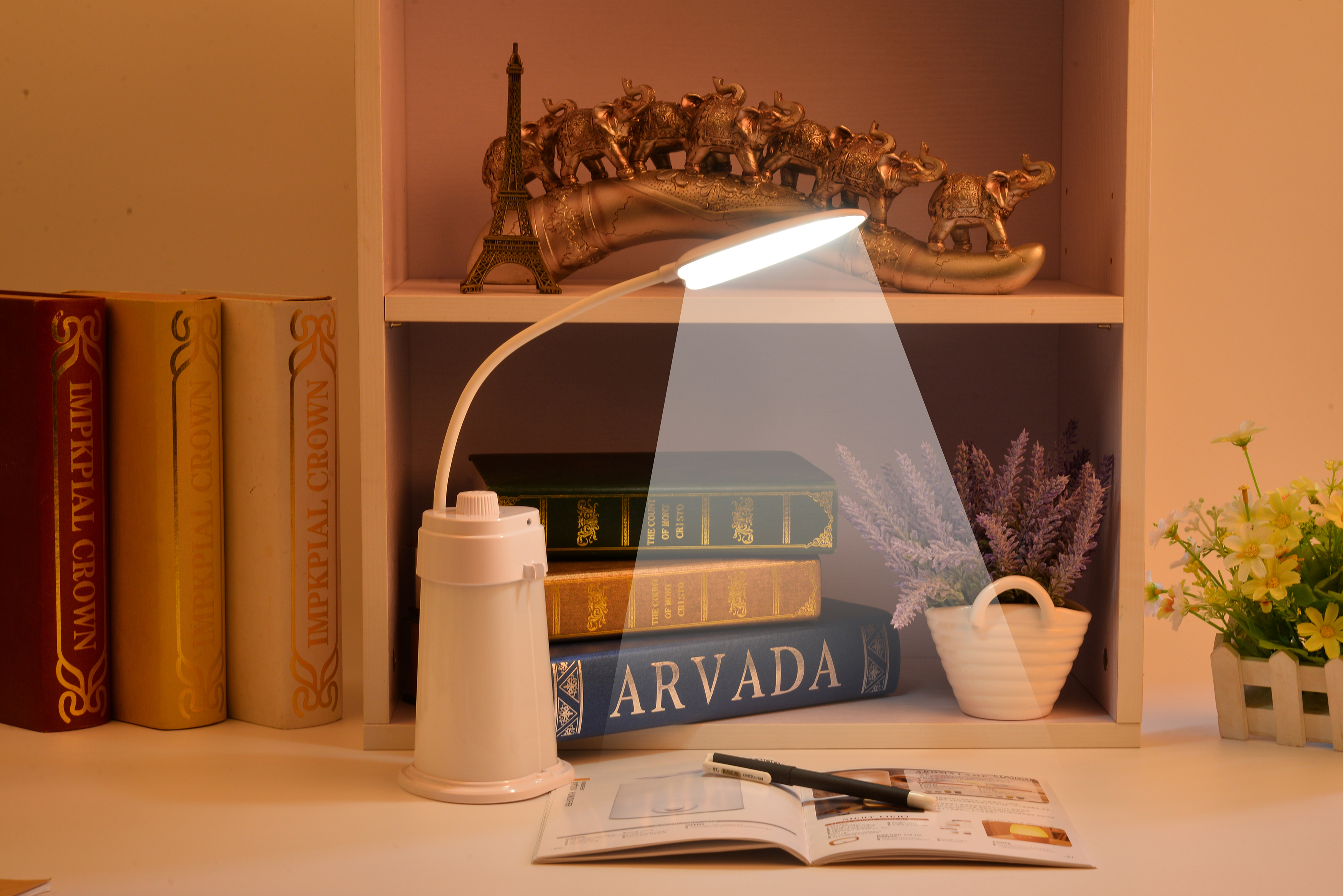 New peculiar portable night 2-in-1 portable eye protection lamp adjustable dimming charging bedside lamp