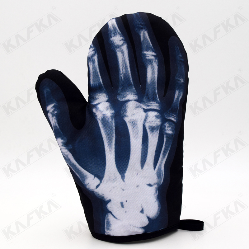X-ray Skull Creative microwave insulated gloves for Halloween party Fun gloves Application Scenario