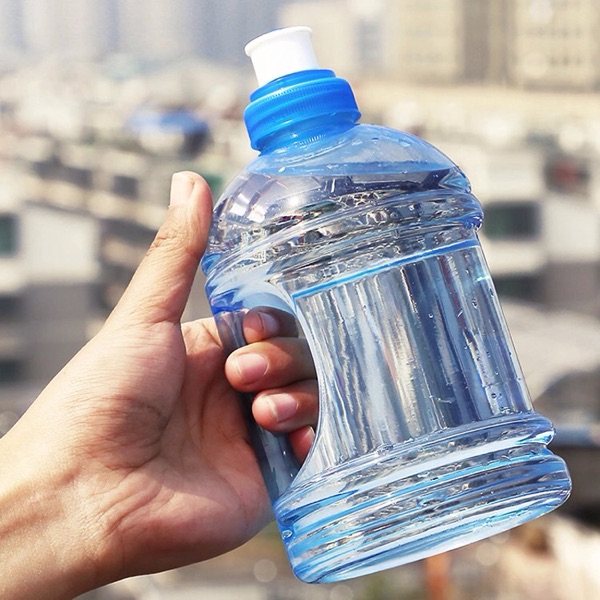 Large-capacity sports water bottle, plastic cup with handle, portable handle water bucket, disposable cup, a must-have in summer details Picture