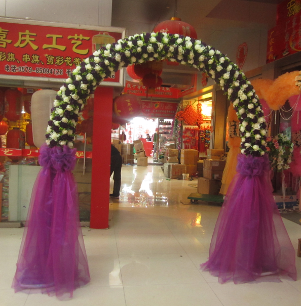 Macro Tree Wedding Props Round All Red Arch U-Shaped Flower Door Hall Wedding Props Wholesale Application Scenario