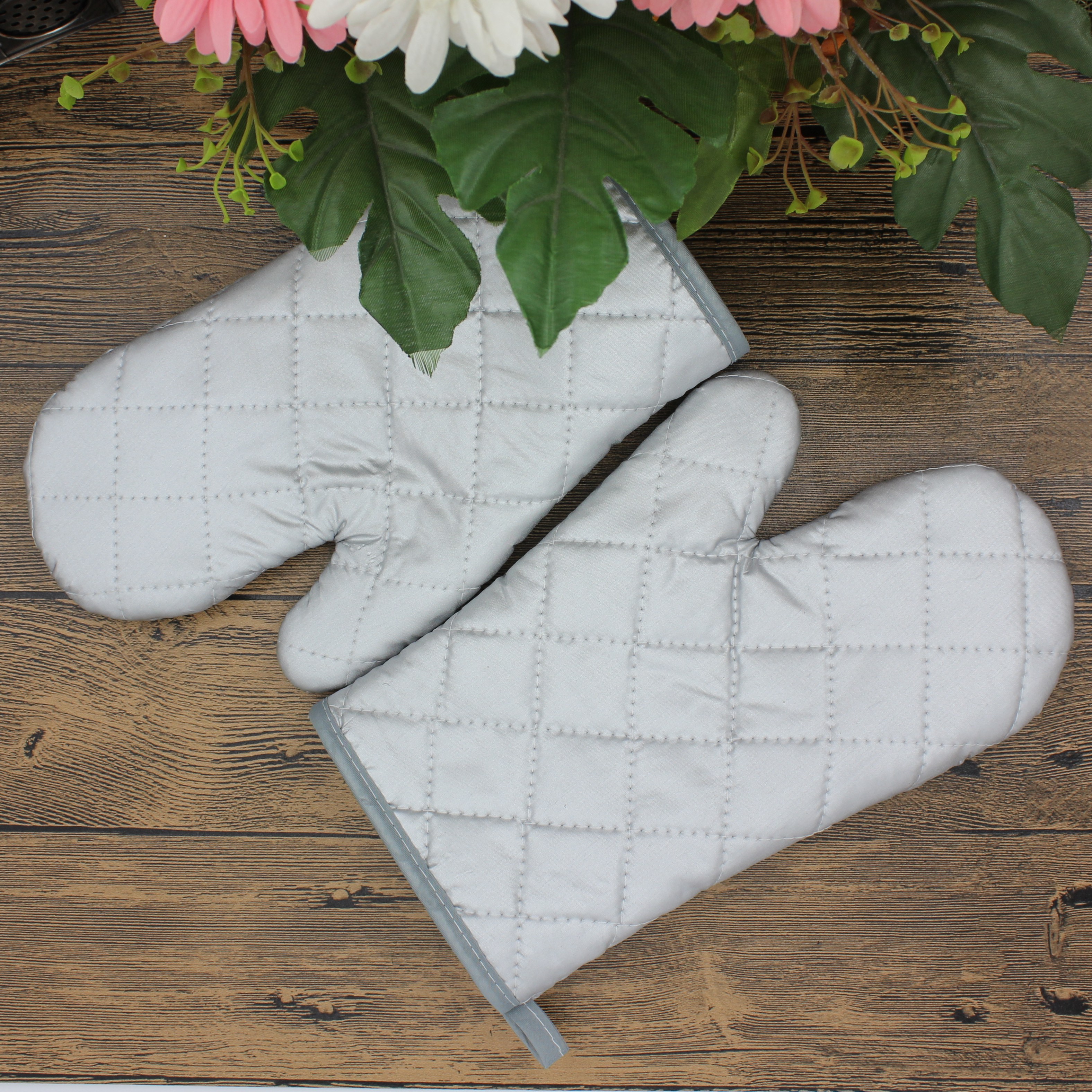 [LOVELY HOME] [hold ja] guantes de horno de panadería antiescaldante espesados plata revestida de poliéster guantes de microondas guantes de aislamiento térmico antiescaldante guantes de panadería resistentes a altas temperaturas guantes de aislamiento térmico de utensilios de cocina Specification image