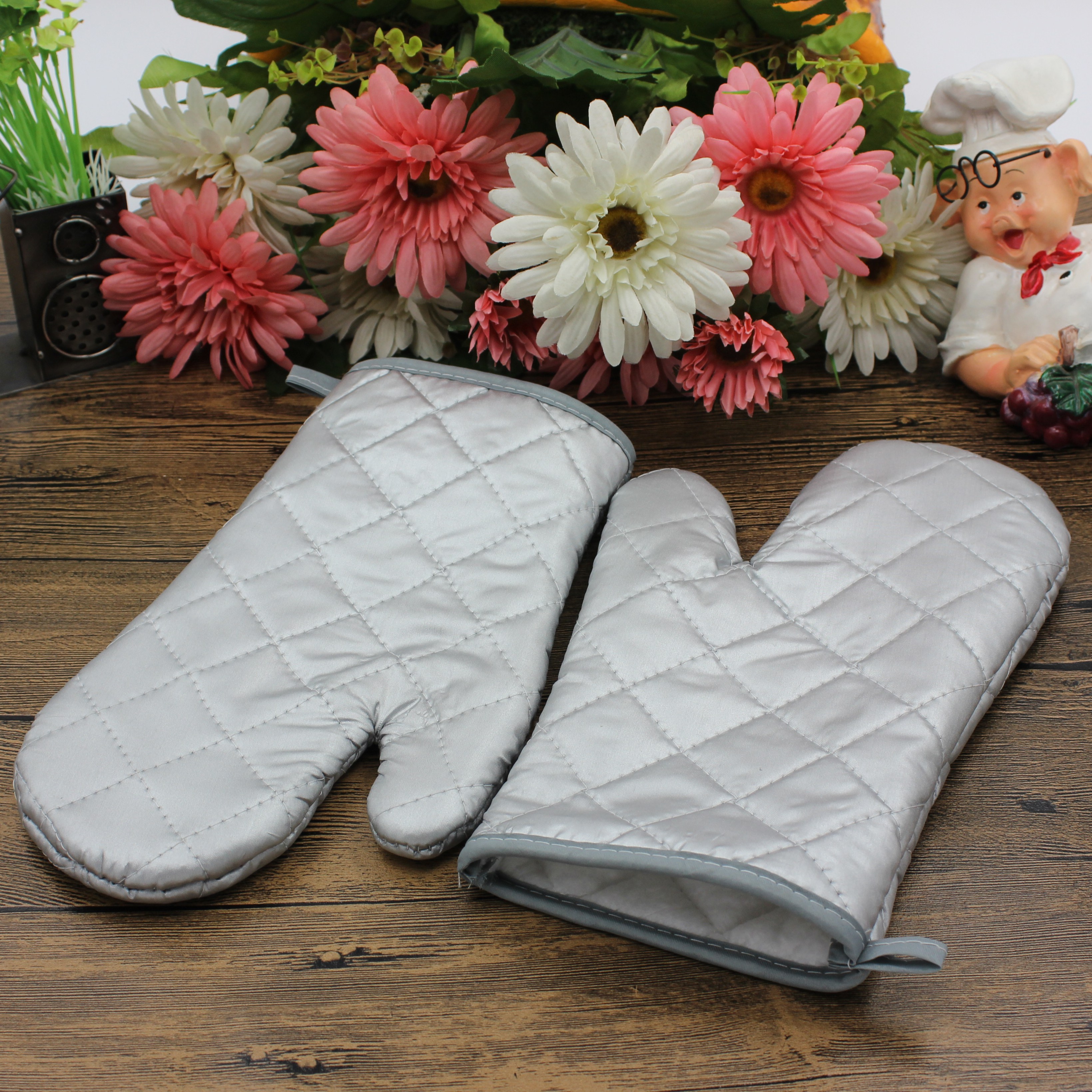 [LOVELY HOME] [hold ja] guantes de horno de panadería antiescaldante espesados plata revestida de poliéster guantes de microondas guantes de aislamiento térmico antiescaldante guantes de panadería resistentes a altas temperaturas guantes de aislamiento térmico de utensilios de cocina Application Scenario