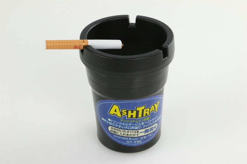 车用烟灰缸实物图