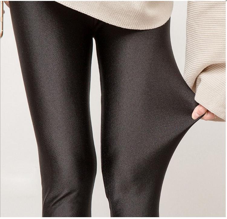 Fleece leggings are worn over women's fatten and oversized warm pants, nylon fleece glossy pants, and skinny pants Specification image