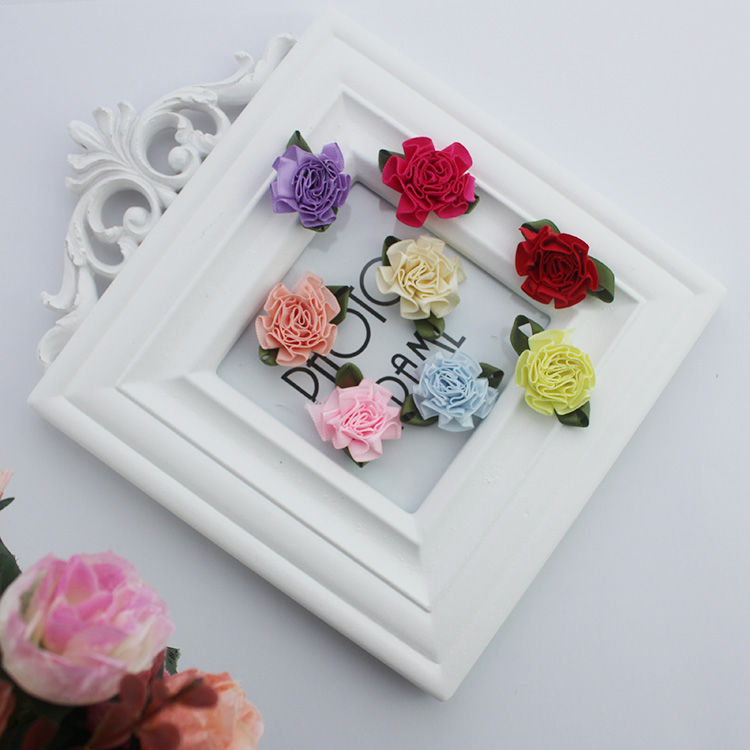 Multi-color handmade DIY three-dimensional ribbon flower clothing, accessories and corsages Application Scenario