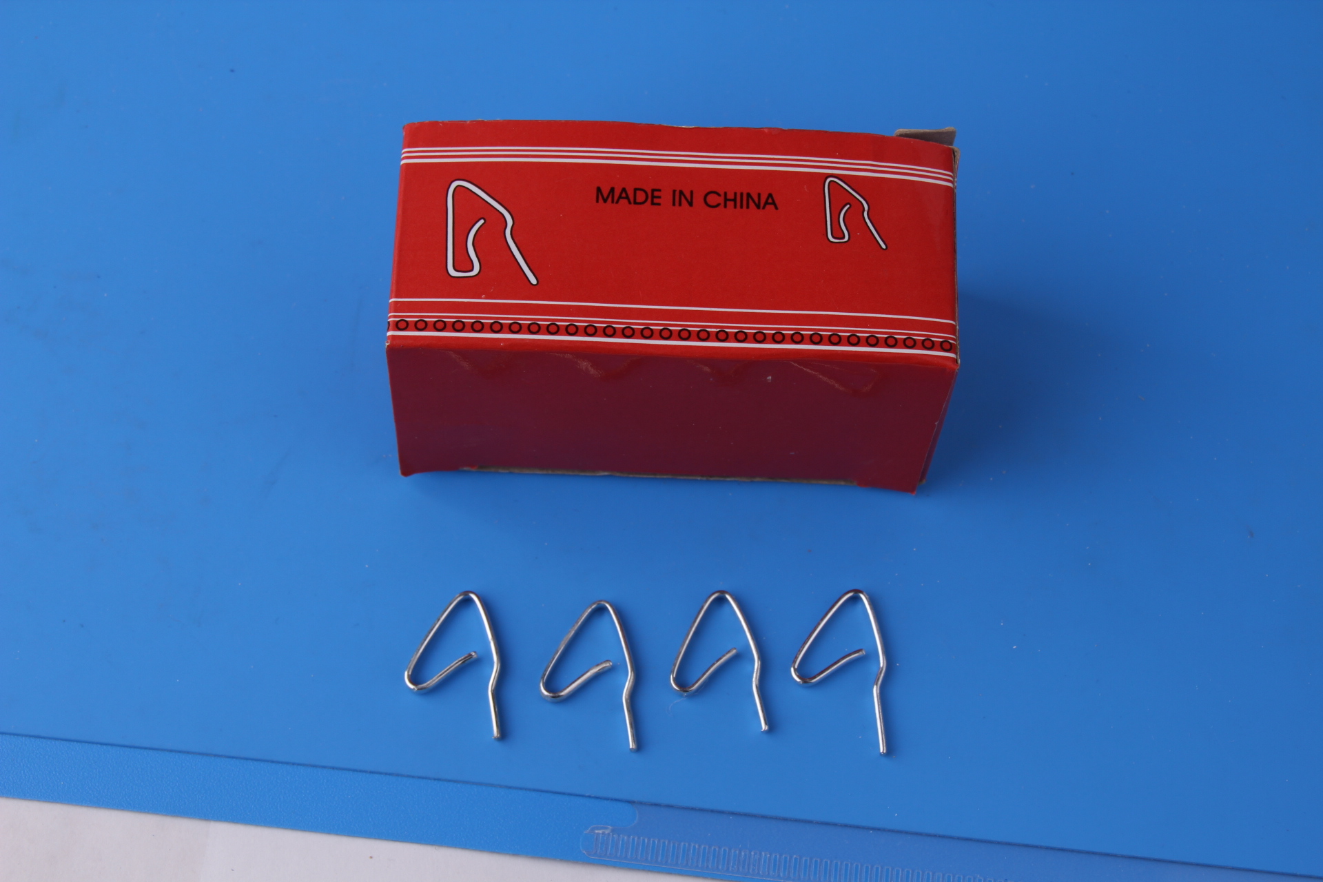 窗帘配件,小扁钩，蝴蝶钩 埃及勾 铁钩 金色五金产品图