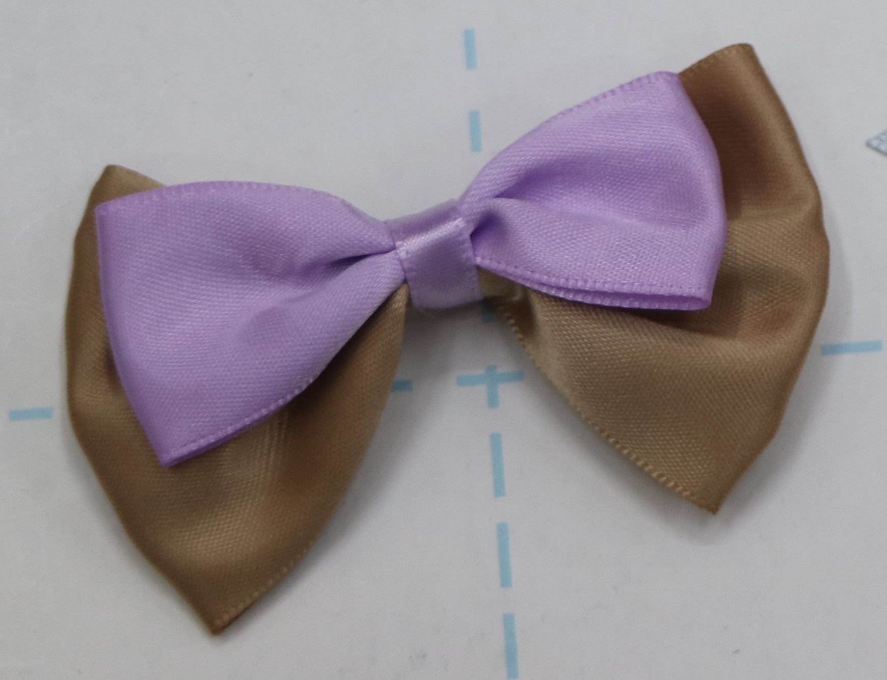 Customized handcrafted gift box for children's clothing with a 2.5-centimeter-wide polyester ribbon and a bow waist Application Scenario