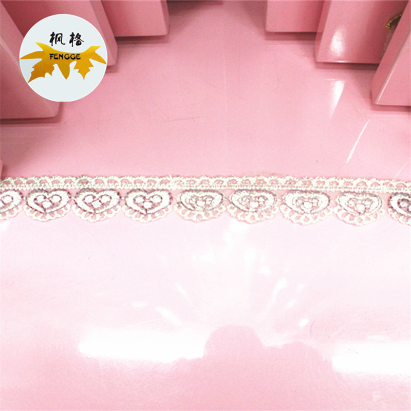 Factory direct sales of heart-shaped water-soluble embroidered lace single-sided small edge sleeve and collar fabric details Picture