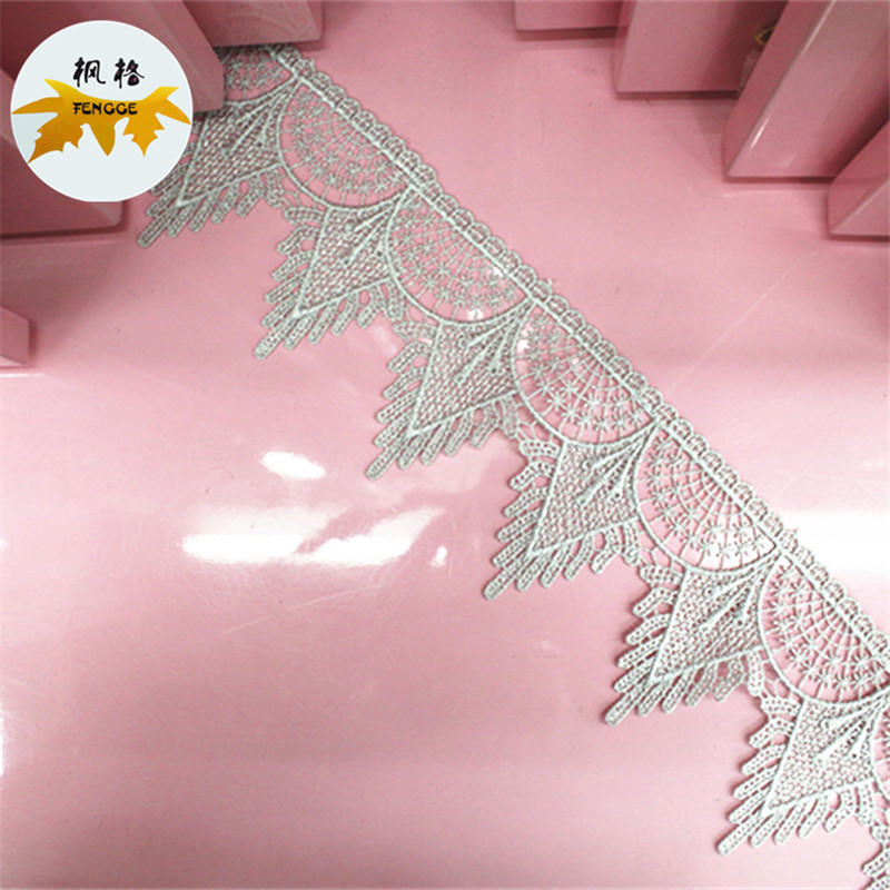 Factory direct sales of water-soluble embroidered lace single-sided triangular clothing polyester lace Specification image