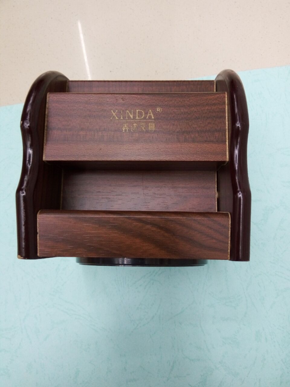 Xingda 5026 rotating wooden pen holder