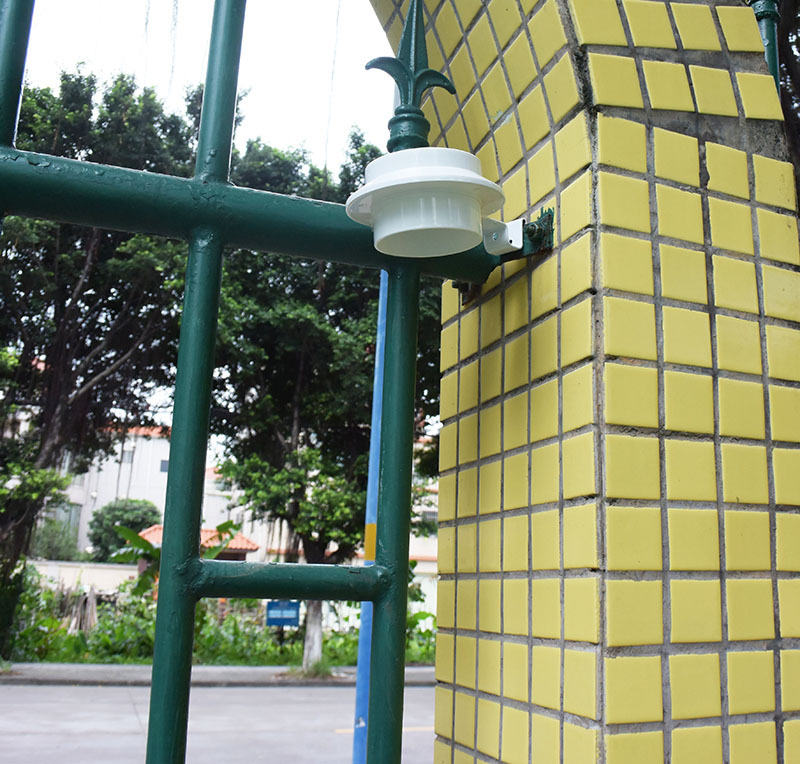 太阳能灯LED灯屋檐灯壁灯栅栏灯户外装饰防水光控4LED