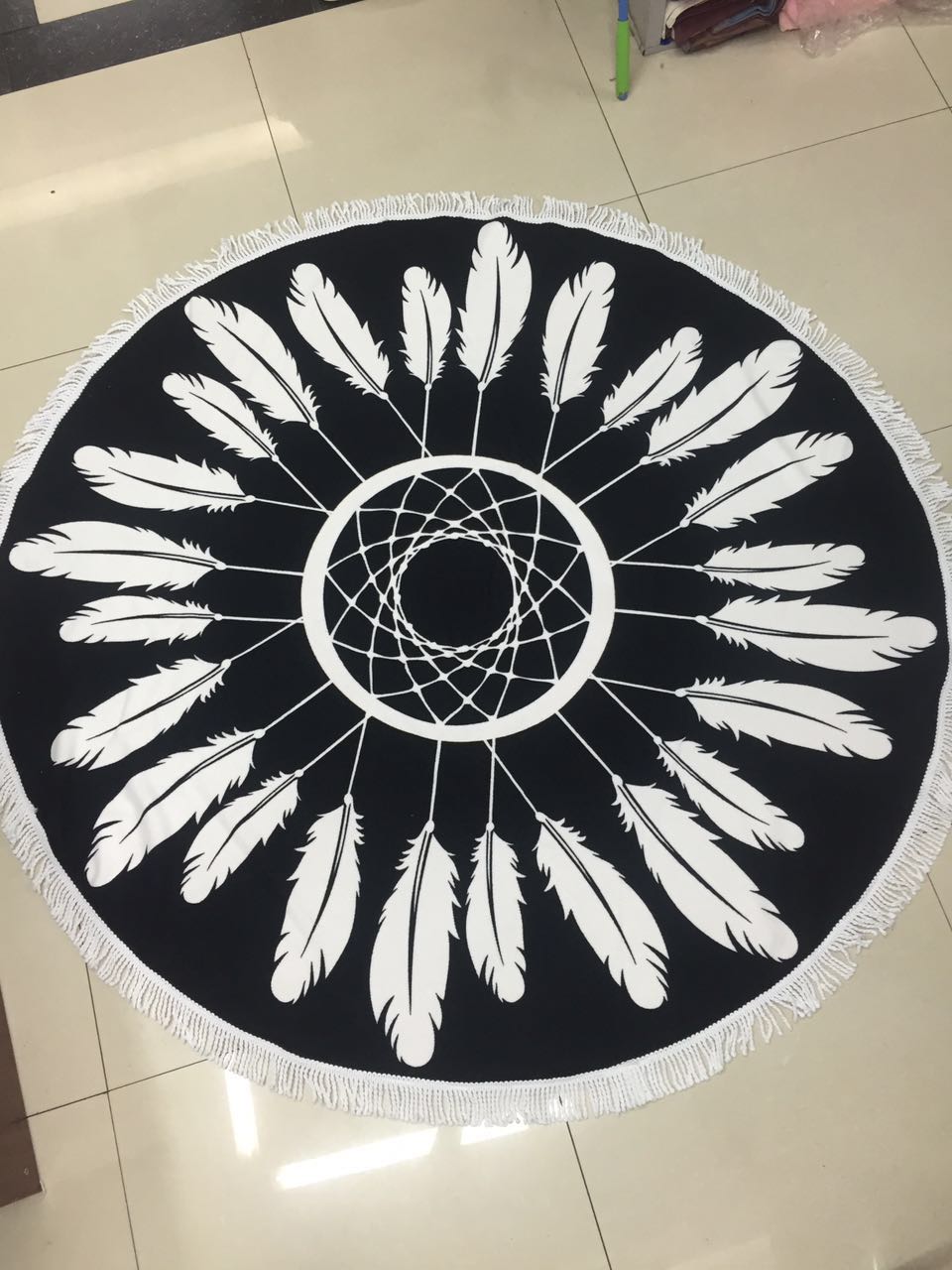 Superfine fiber reactive printed round beach towel, oversized pure cotton tassel round blanket bath towel Application Scenario