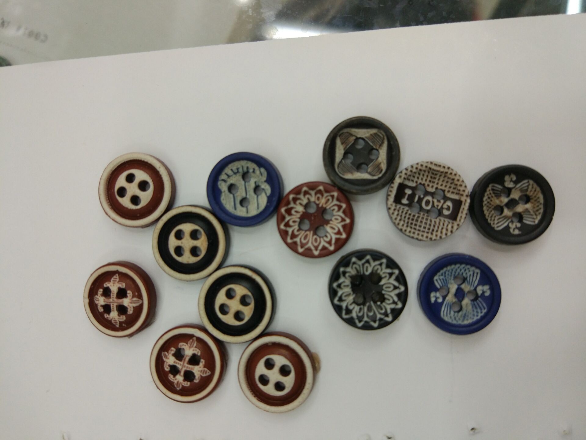 2020 new style men's shirt buttons dyed buttons, high-end and simple shirt buttons details Picture