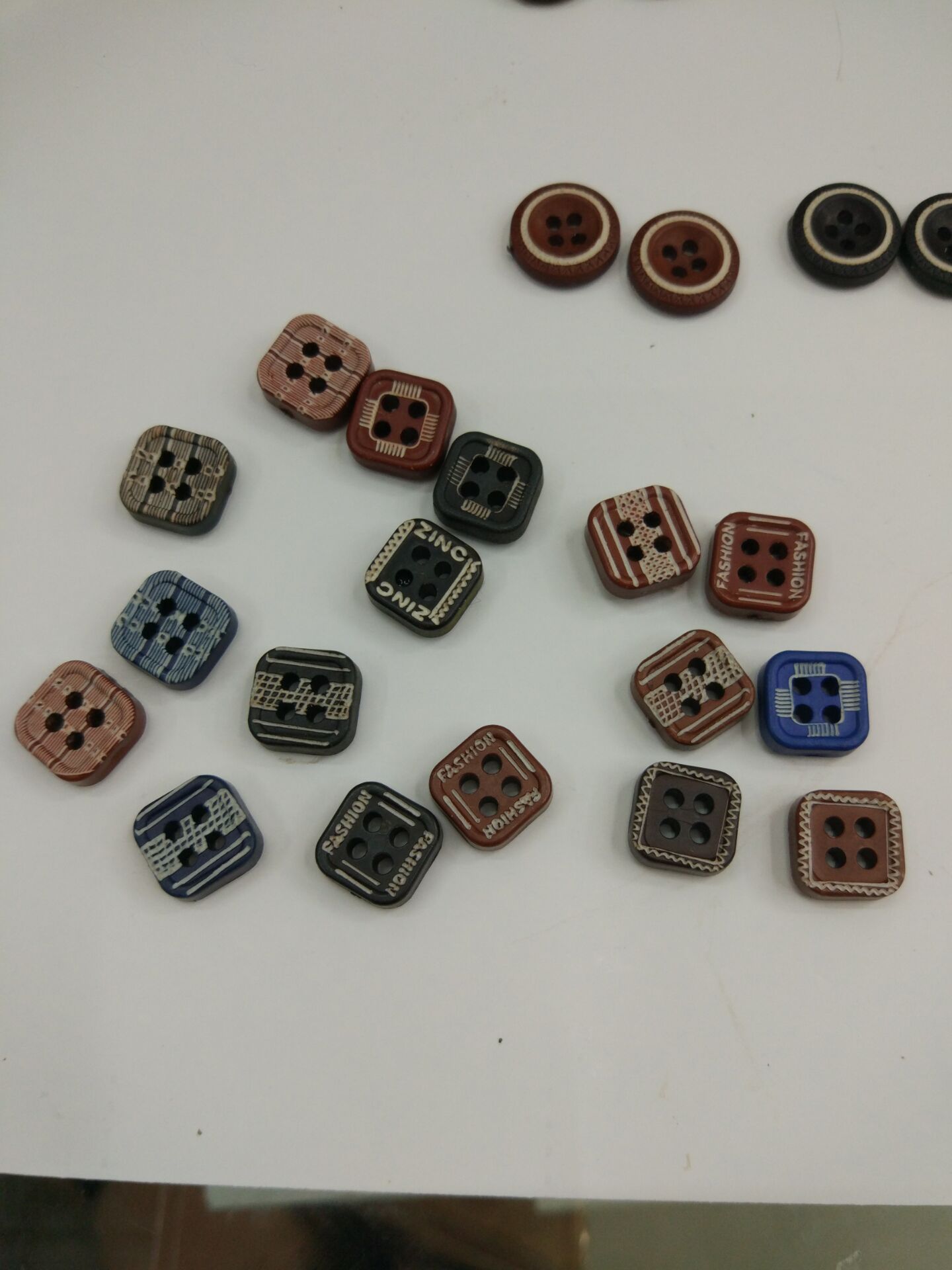 2020 new style men's shirt buttons dyed buttons, high-end and simple shirt buttons