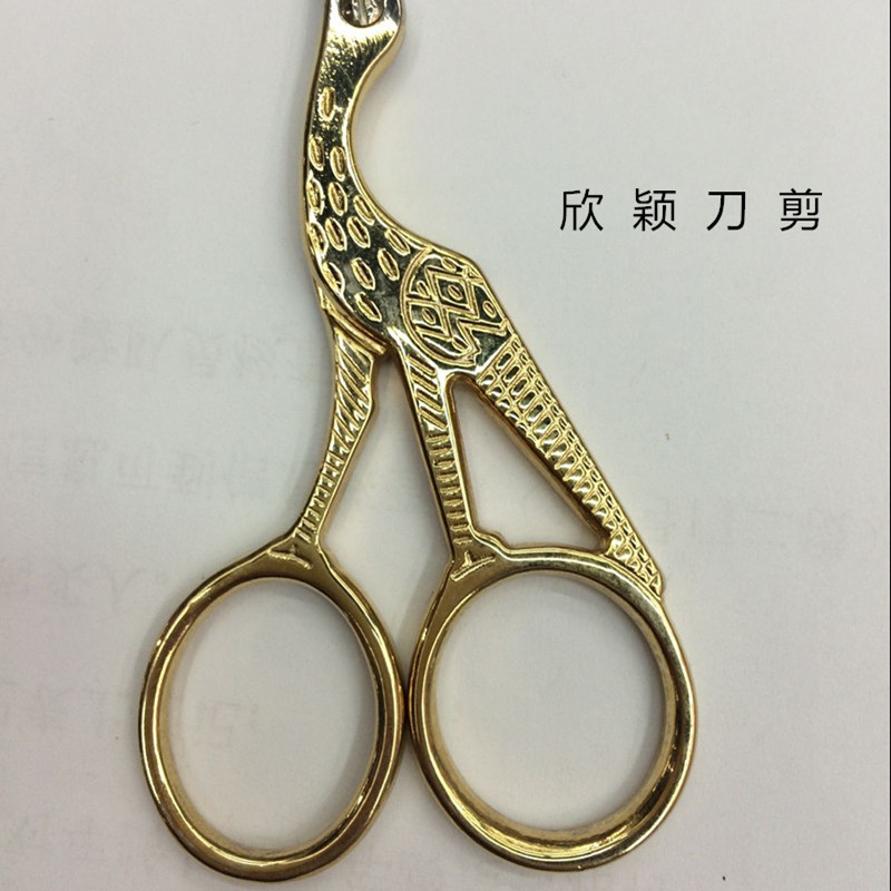 Golden Crane Cut Gold-Plated Crane Cut Beauty Scissors Vintage Scissors Crane Nose Scissors Cut Application Scenario