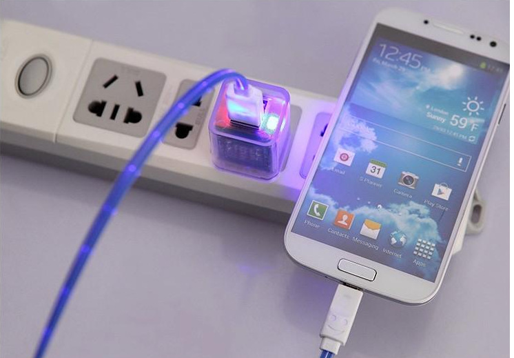 手机充电器实物图
