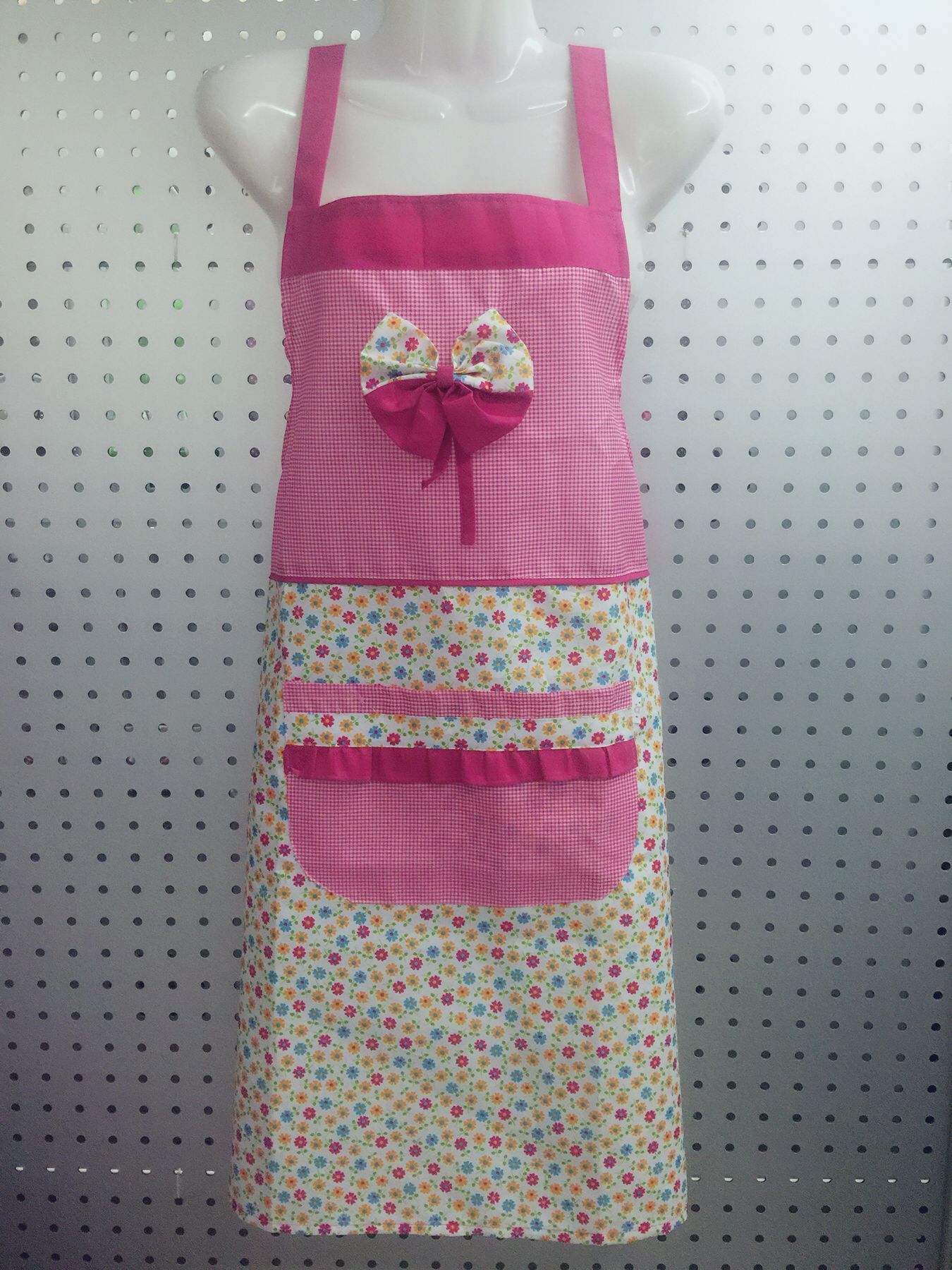 Bow Patchwork Checkered Flower Stainproof Kitchen Suspenders Apron details Picture