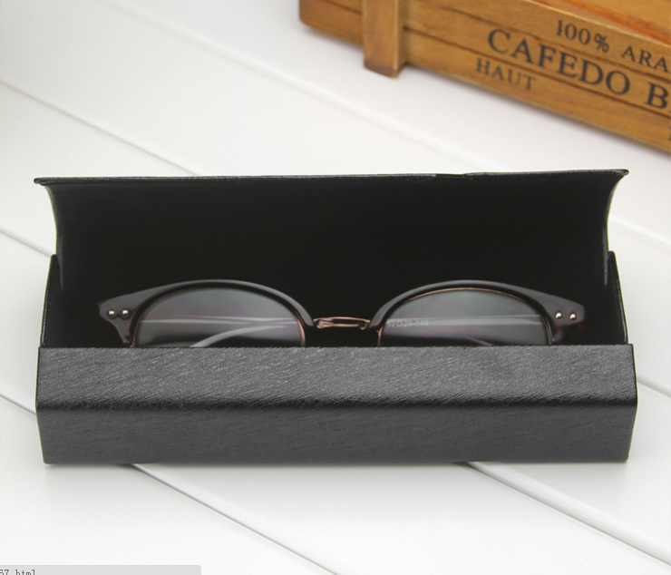 Myopia glasses box for women, Korean fresh and fashionable eye box, cute myopia glasses box, glasses chain Application Scenario