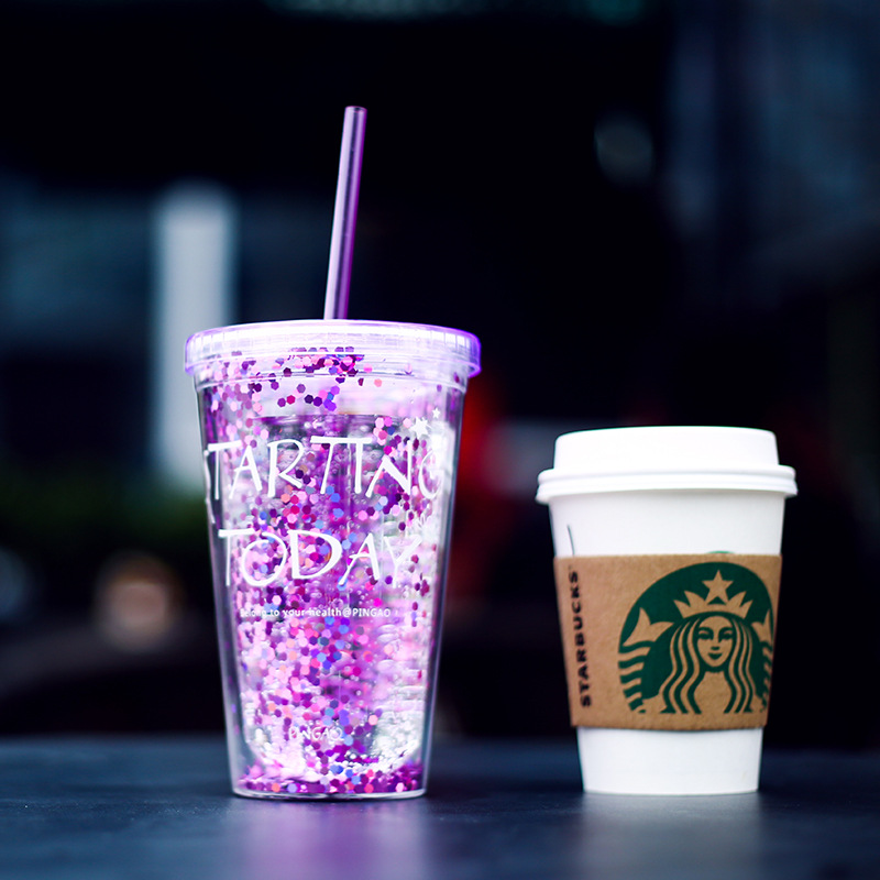 Factory direct sales of double-layer straw plastic cups, gold powder cups, fun drinking cups, and colorful gold powder plastic cups Application Scenario