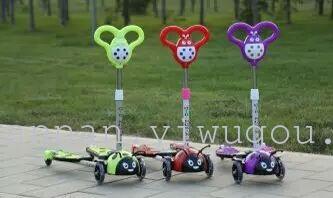 Minions kids scooter four wheel frog scooter scissors bike Twister bike with music lights Application Scenario