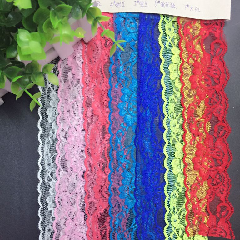 There are multi-color lace and fringed clothing accessories with a variety of uses Application Scenario