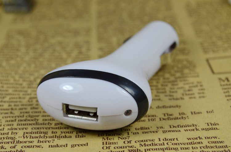 车载手机充电器实物图