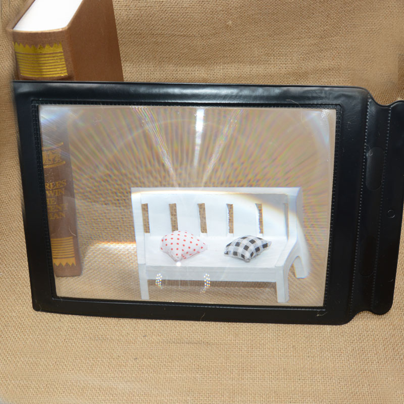 Jinghui manufacturers straight A4 card type magnifying glass reading newspaper magnifying glass thumbnail