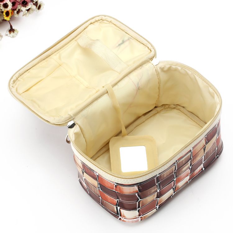 Colorful ice checkered makeup bag, makeup bag, toiletry bag, clutch bag, PU checkered handbag, cosmetics storage bag Application Scenario