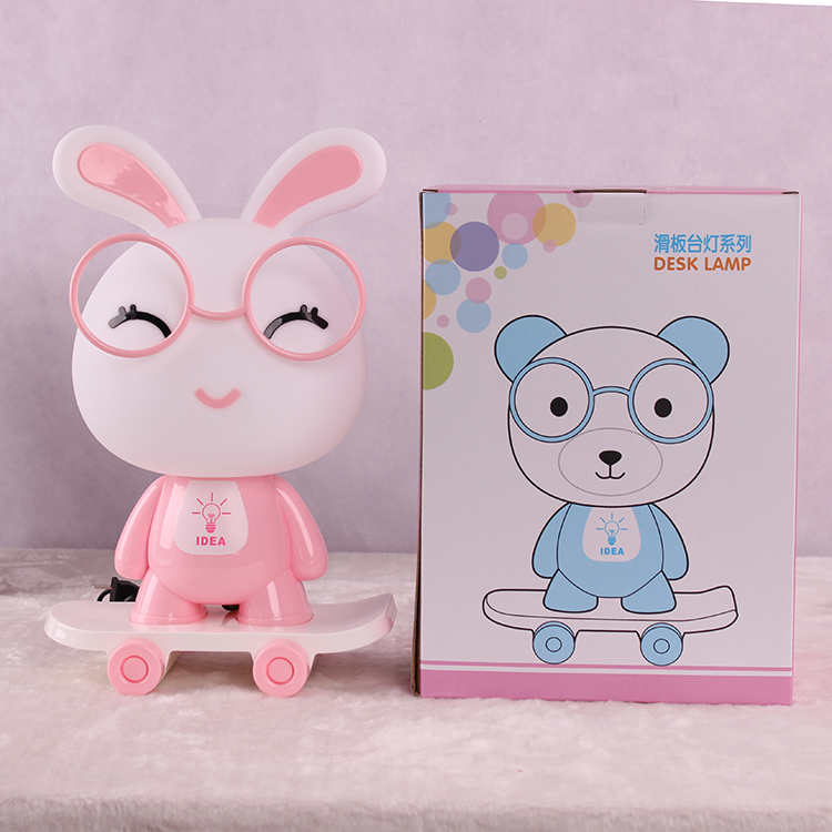 超萌滑板卡通台灯迷你可爱KT儿童卧室床头灯插电小夜灯产品图