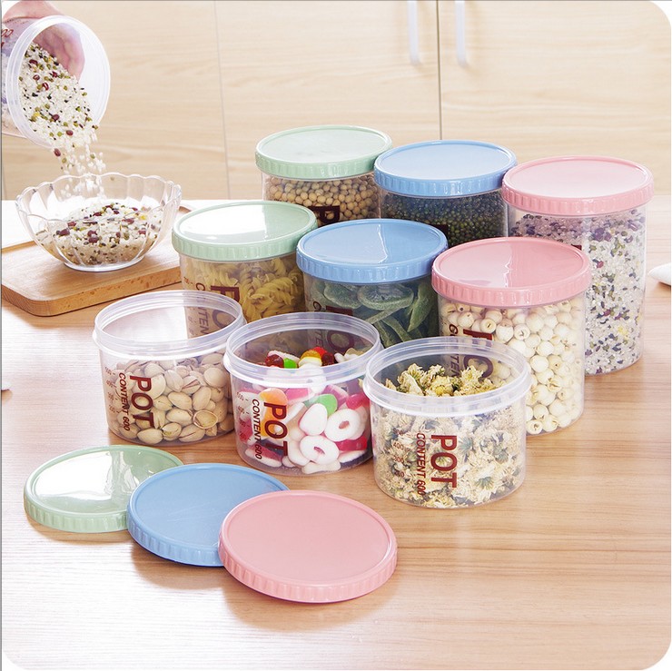 The kitchen can stack food storage containers with transparent sealed containers