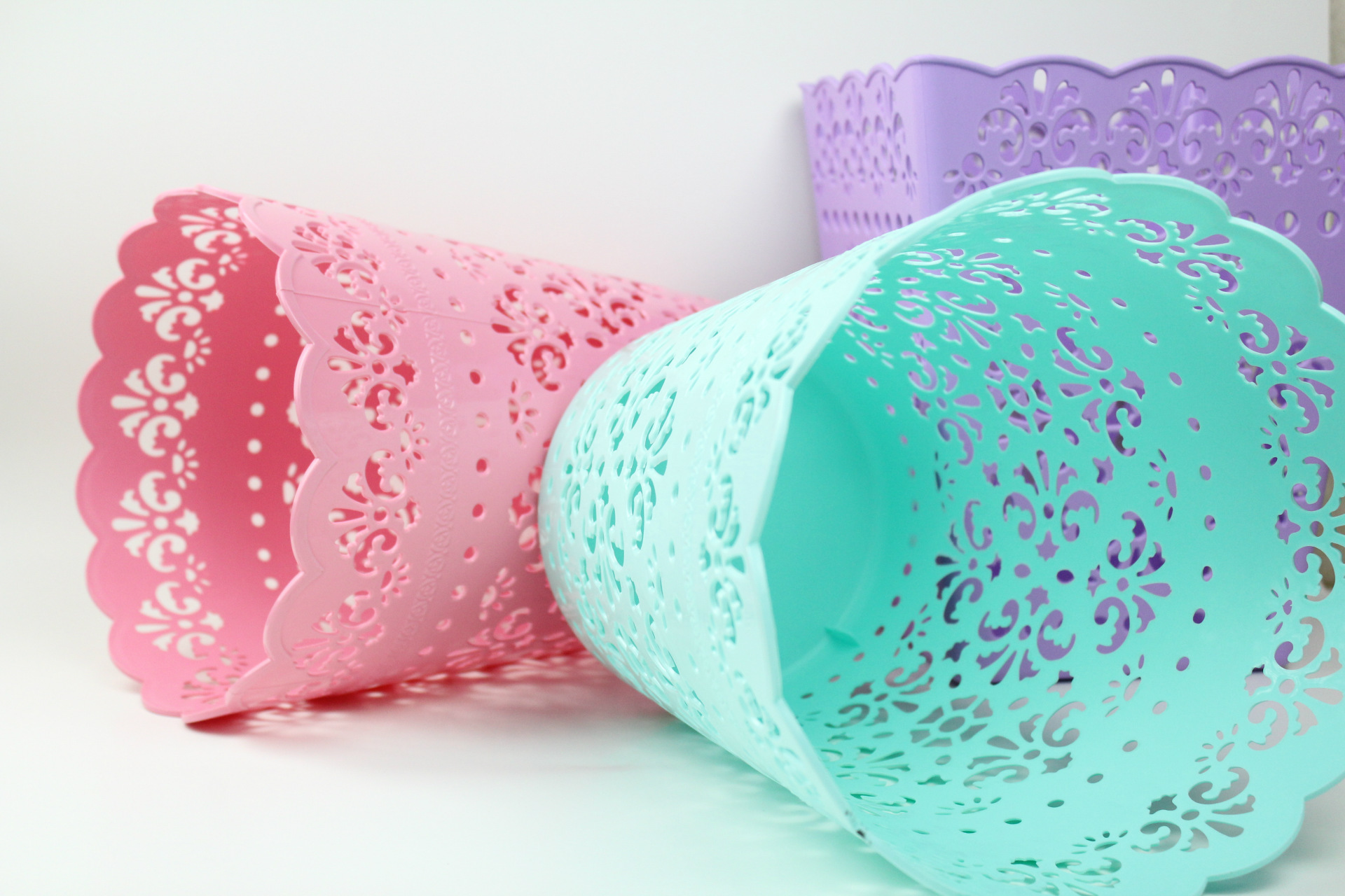 塑料蕾丝花镂空垃圾桶 镂空纸篓 圆形垃圾收购桶