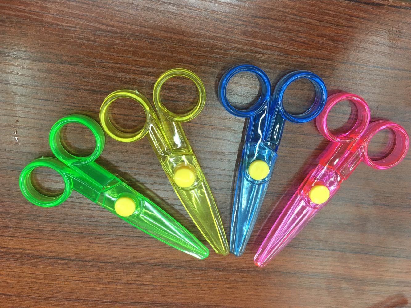 超低价批发可爱儿童剪纸剪刀 全塑料安全剪刀剪纸专用 不伤手产品图