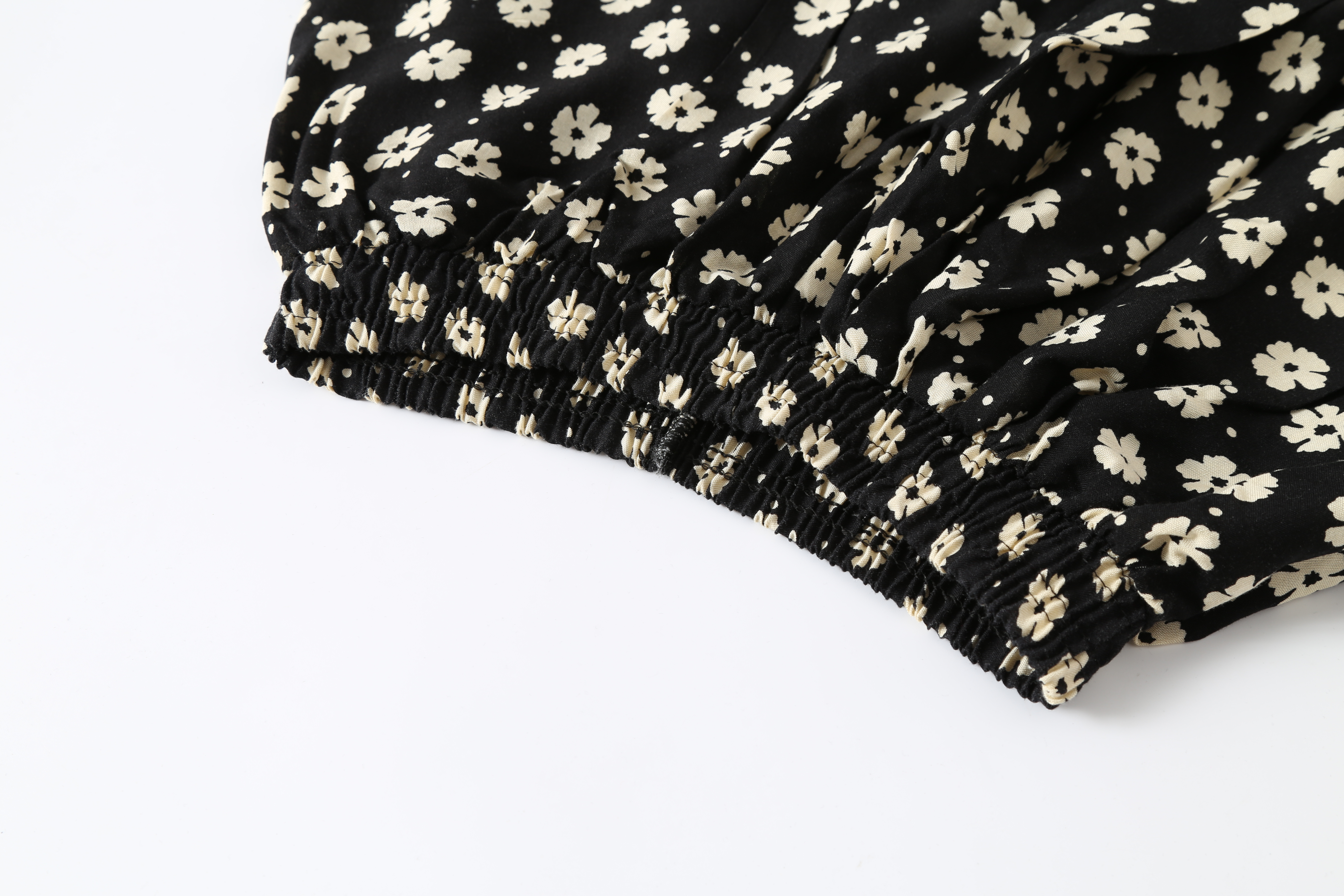 Fashionable printed little flower pants details Picture