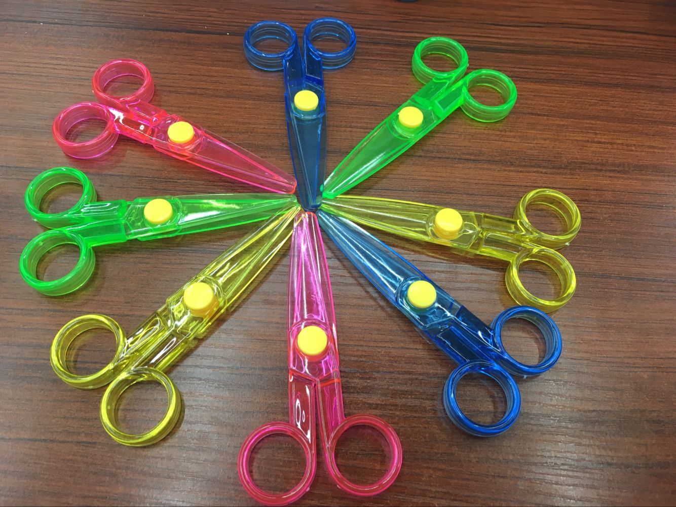 超低价批发可爱儿童剪纸剪刀 全塑料安全剪刀剪纸专用 不伤手