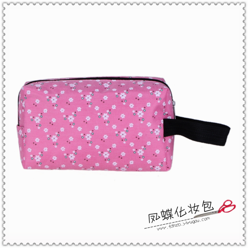 South Korea Small Fresh Floral Canvas Sweet Lovely Lady White-Collar Makeup Bag Portable Makeup Bag Application Scenario