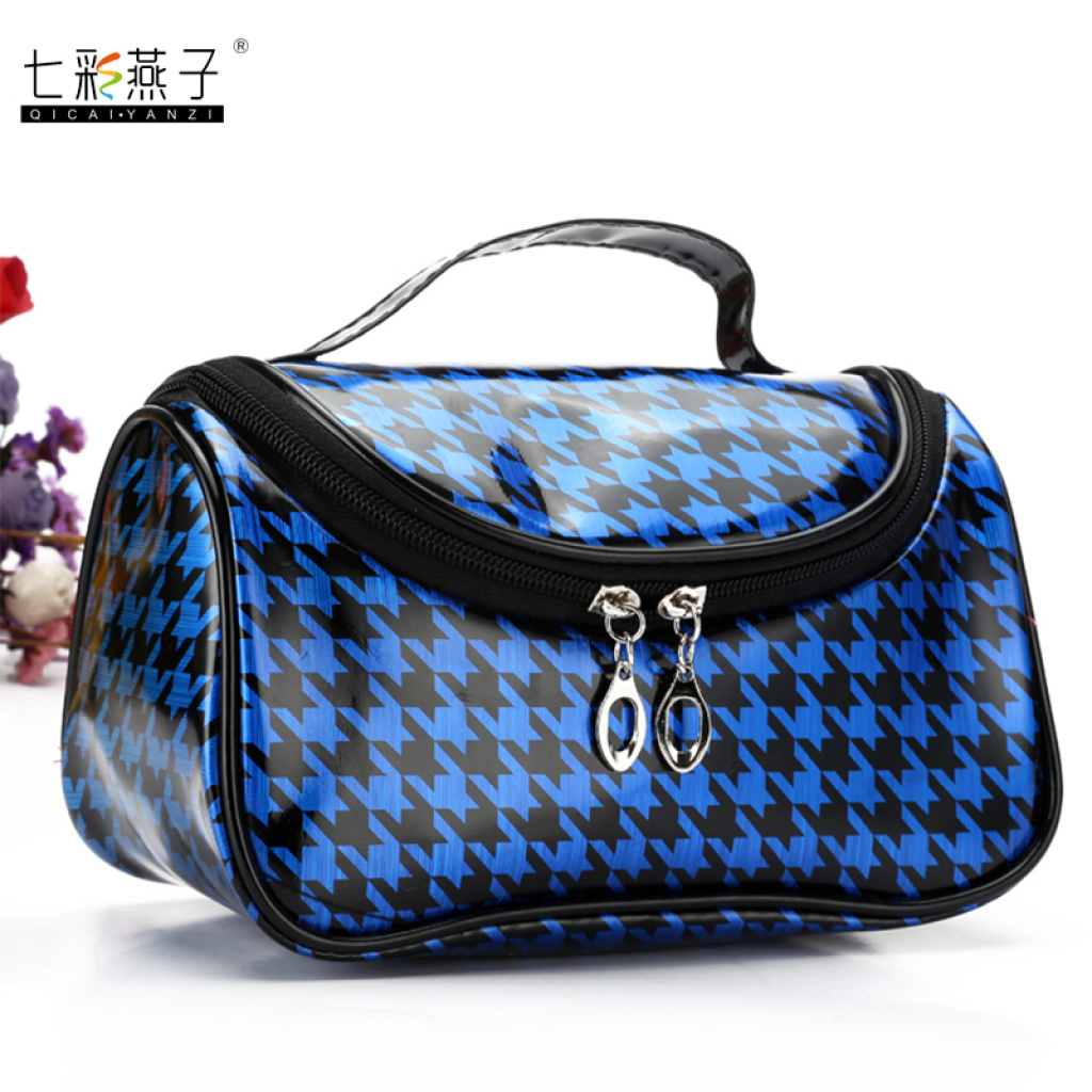 七彩燕子热销优质防水pu外国风饺子包条纹化妆包产品图