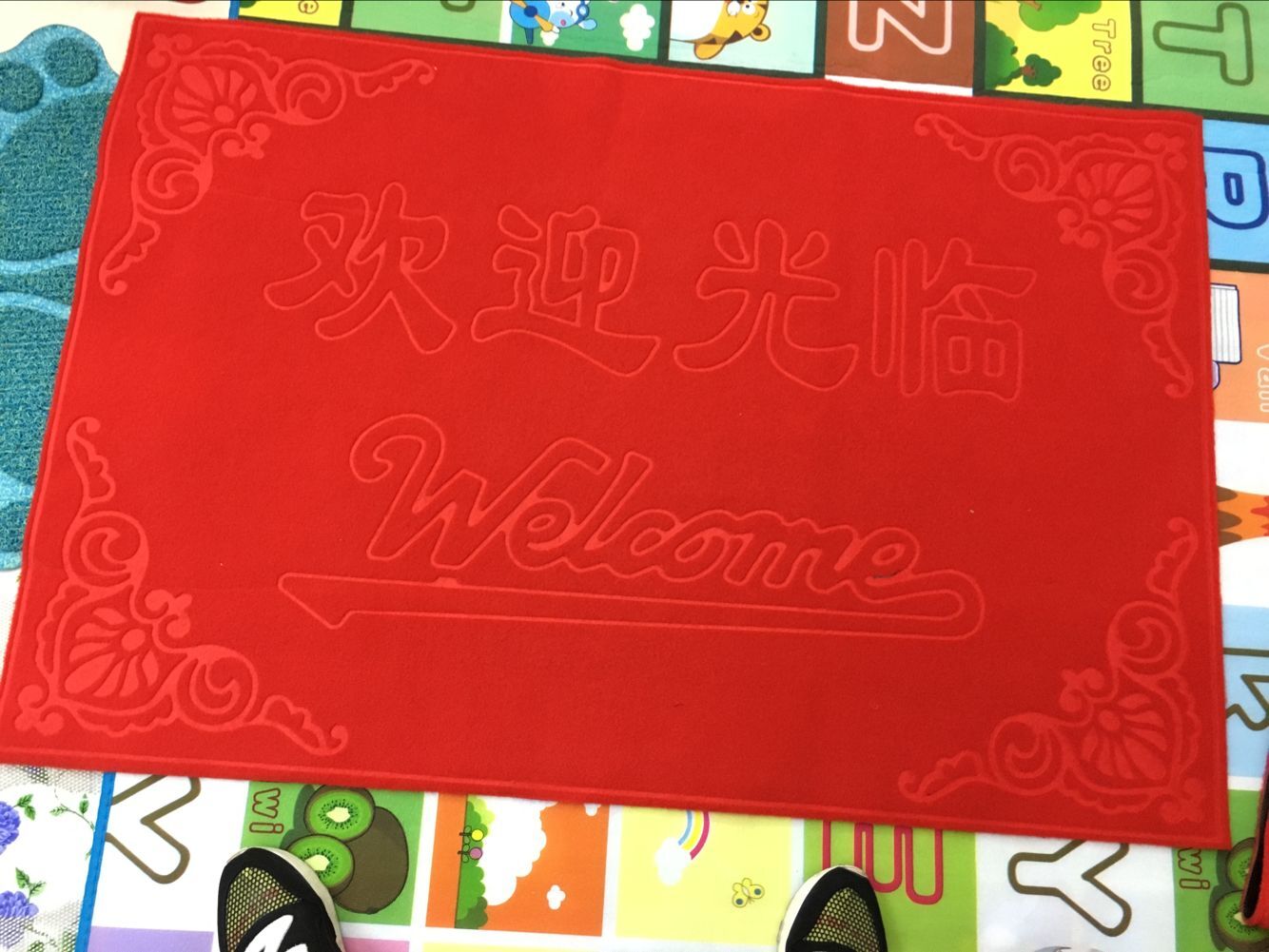New best-selling 78*118cmPVC textured embossed floor mat, outdoor mat, anti-slip mat, foot mat, door mat, carpet Application Scenario