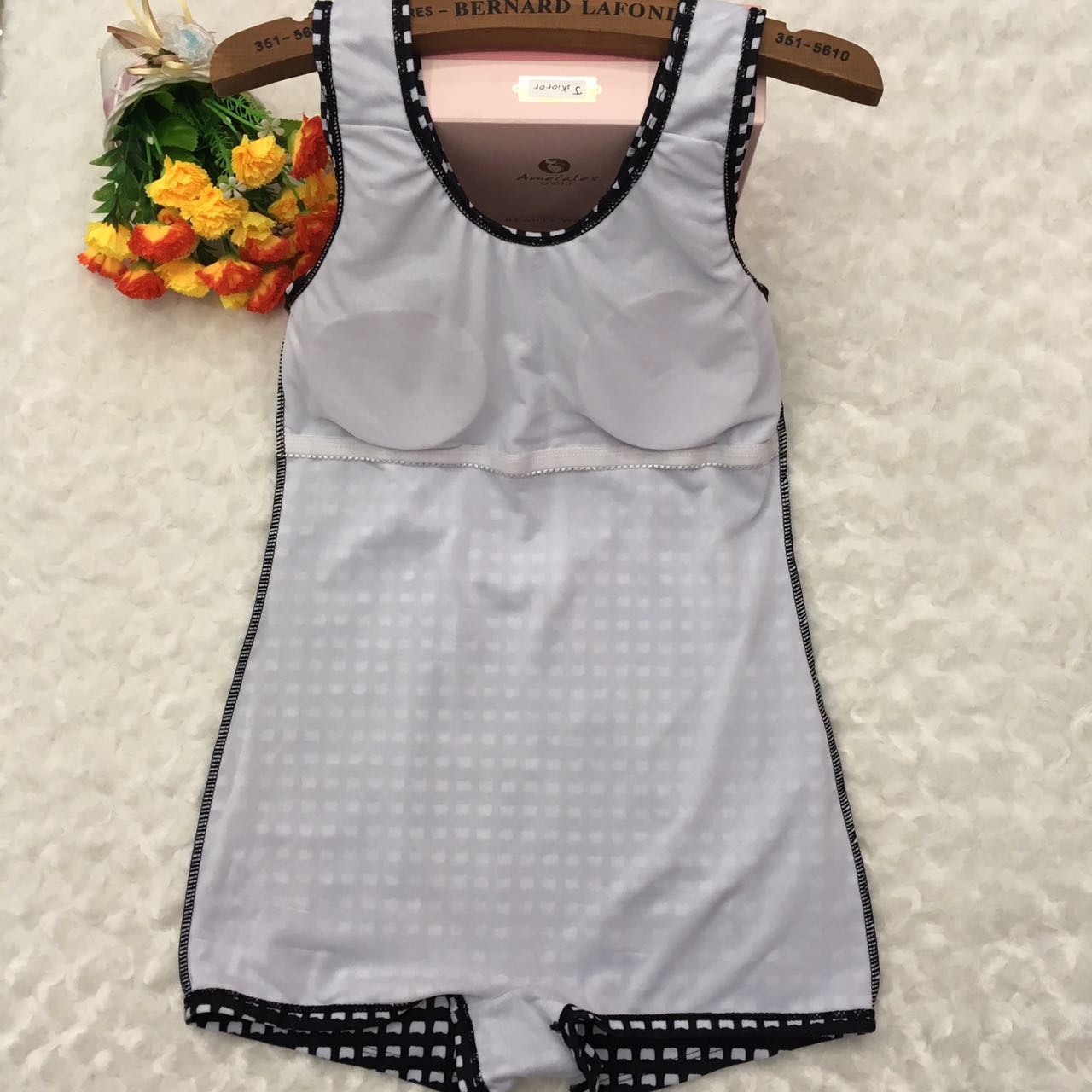 European and American trade one-piece flat Angle suits conservative suits Application Scenario